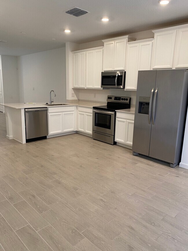 3409 SW 34th Ave