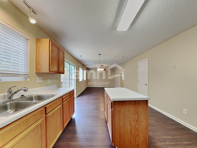 Photo - 3345 Wiliton Way