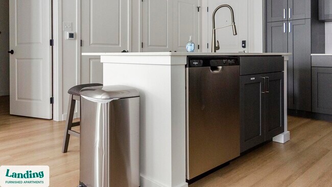 Photo - 650 N Main St Unidad 122