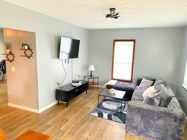 1304 Kellogg Ave