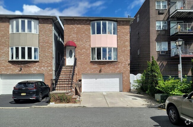 Building Photo - 1910 Grand Ave Rental
