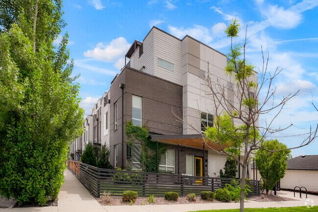 Building Photo - Stylish Sloan’s Lake Townhome with Rooftop... Unit 14