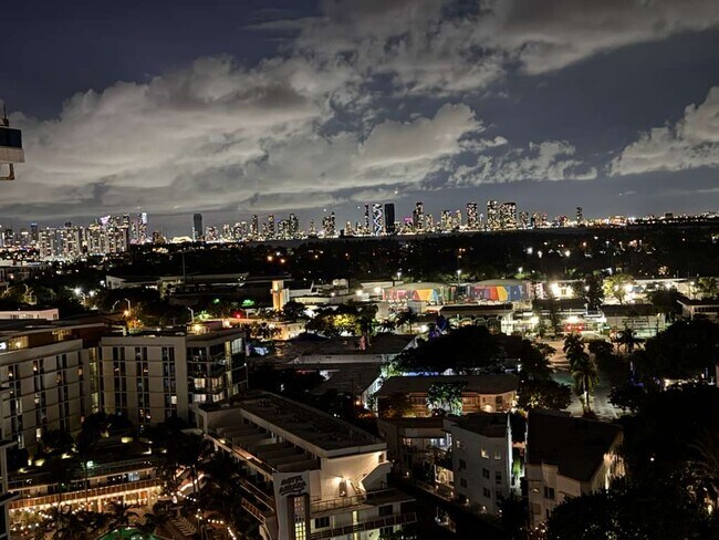Photo - 2401 Collins Ave Unidad 1807
