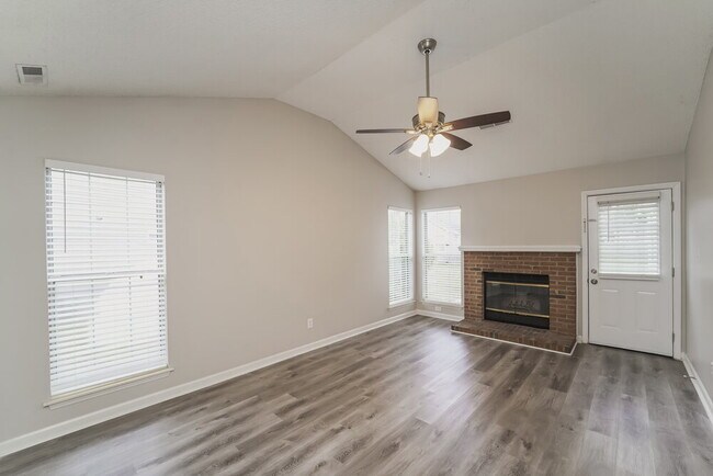 Photo - 8908 Chesham Dr