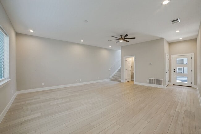 Photo - 1618 W Lawndale Dr