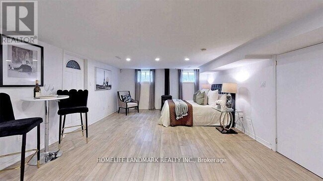 Photo - 8 Clydebank Blvd