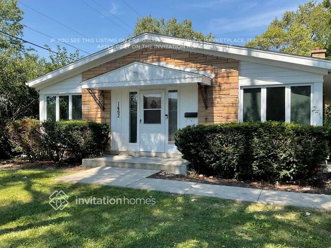 Building Photo - 1462 Deerfield Rd Rental