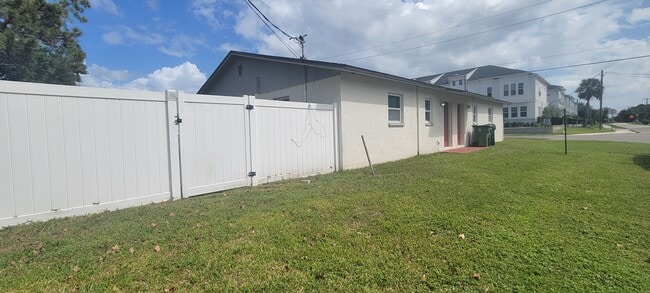 Building Photo - 6625 S West Shore Blvd Unit B