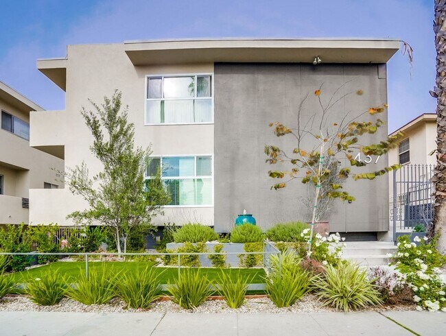 Photo - 437 &amp; 441 W. Queen St