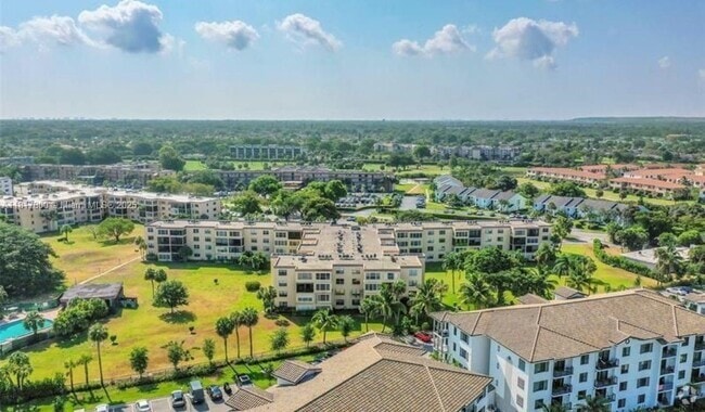 Building Photo - 9355 SW 8th St Unit 205 Rental