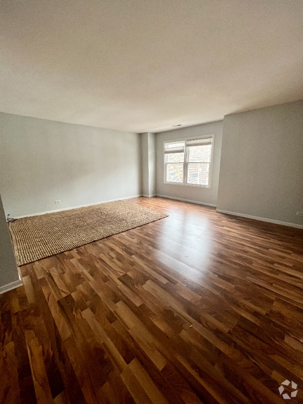 Building Photo - 214 S Leavitt St Rental