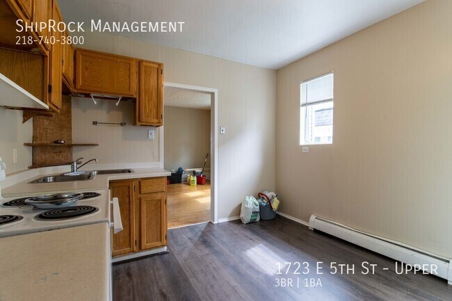 Photo - 1723 E 5th St Unit Upper