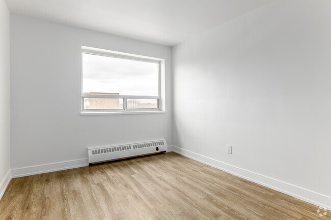 2BR, 1BA - 850SF - Primary Bedroom