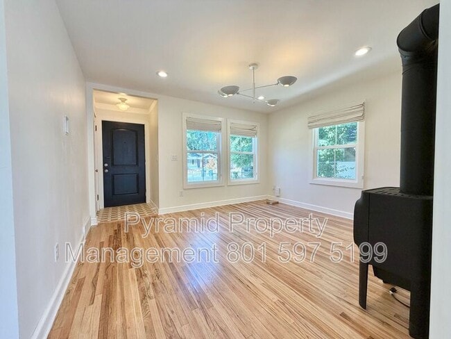 Photo - 262 Browning Ave