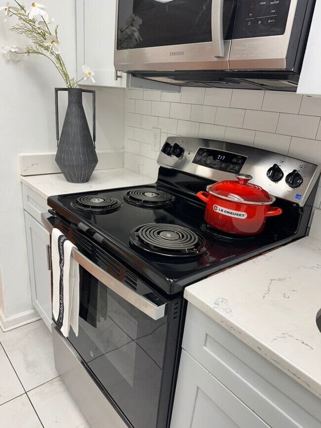 5 E Broad St Unit CORNER GROUP 3 BR UNIT 5
