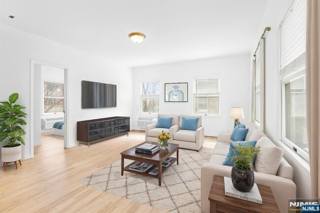 Building Photo - 35 Emerson Plaza W Unit 2S-2S Rental