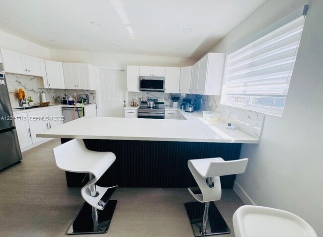 Photo - 75 SW 18th Ave