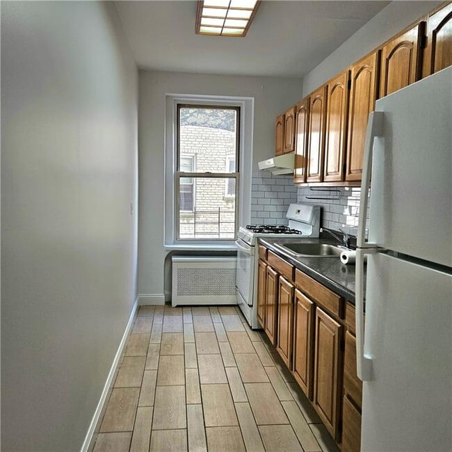 Photo - 868 E 7th St Unit 3D