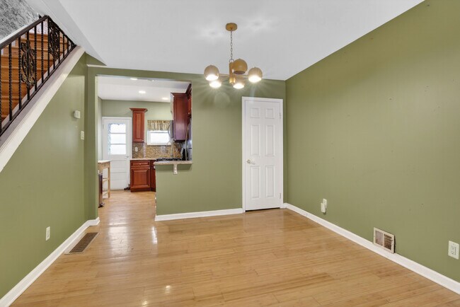 Photo - 419 McClellan St