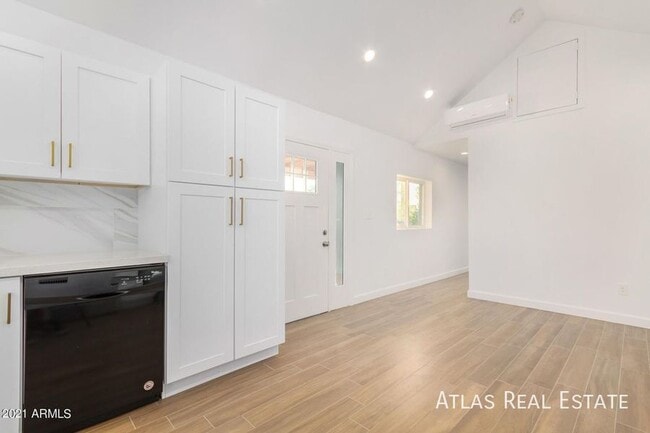 Photo - 444 S Delaware St Unit 2