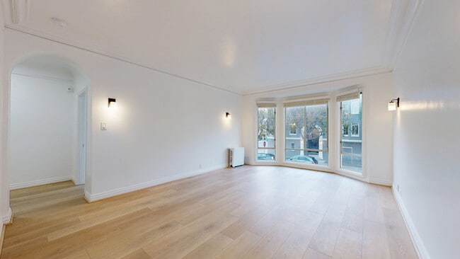 Building Photo - 2390 Francisco St Unit 102