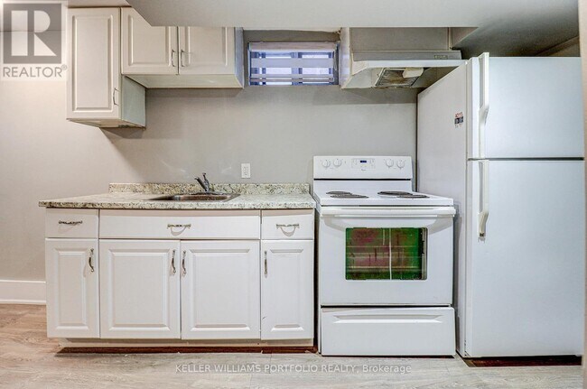 Photo - 962 Willowdale Ave