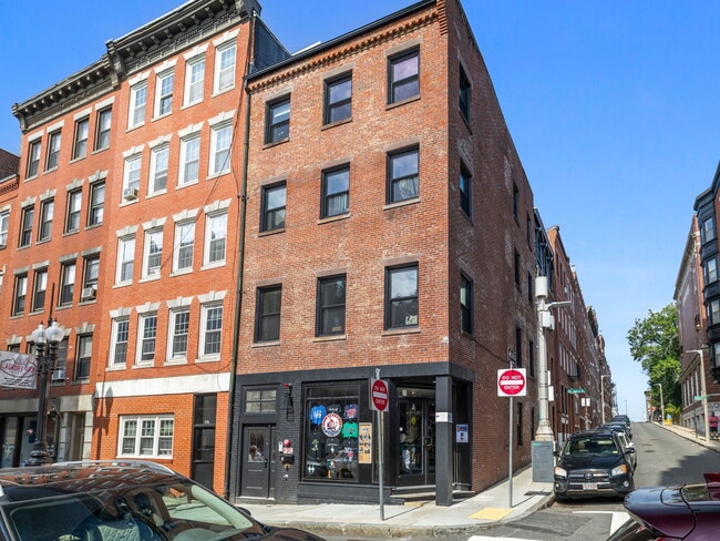 Photo - 176 Salem St Unit 2