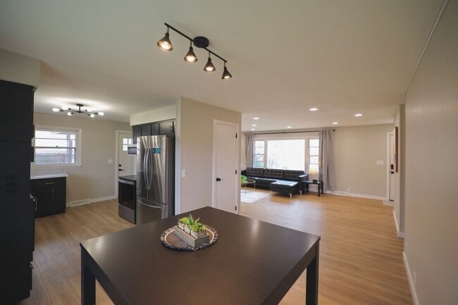 Photo - 1534 N Woodburn Ave Unidad A