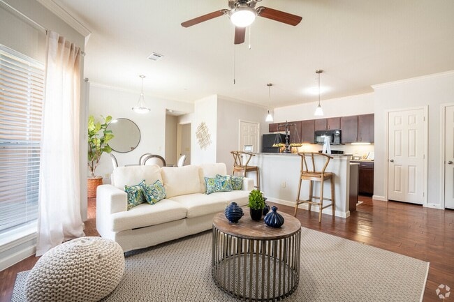 Building Photo - Where Style Meets Home! Unit OXCC