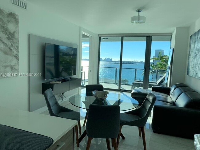 Photo - 650 NE 32nd St Unidad 705