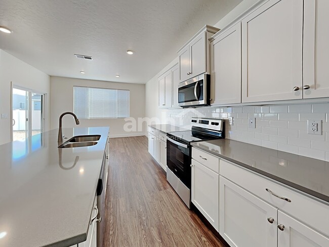 Photo - 2010 N Oconner Ave