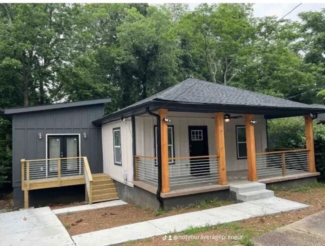 Building Photo - Room in House on Welch St SW