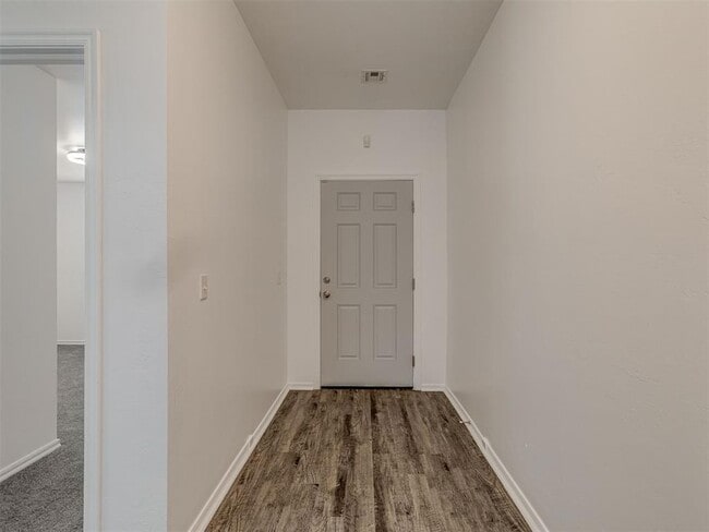 Photo - 1720 Castle St