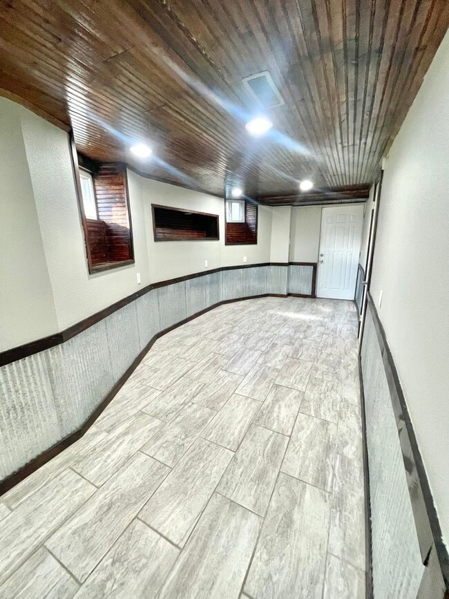 Photo - Large historic 6 bedroom 3 bathroom in Bla...