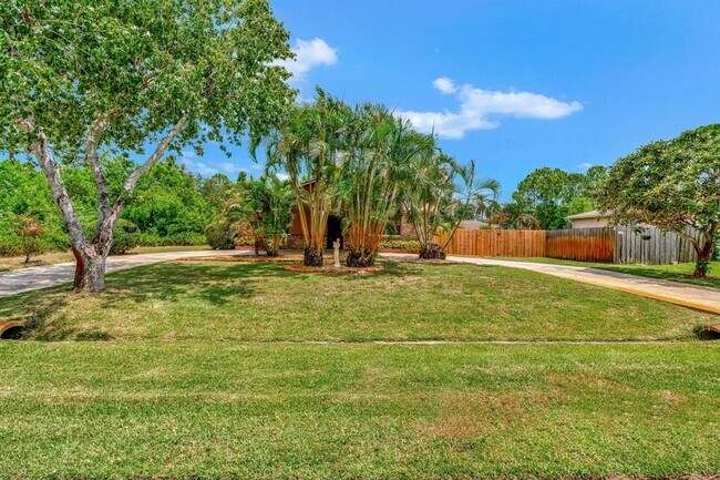 Photo - 691 NW Sharpe St