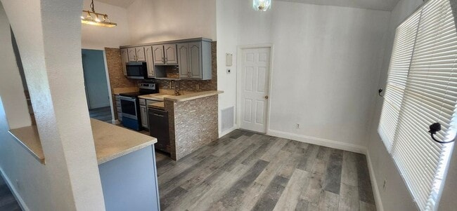 Photo - 301 SW Whitmore Dr