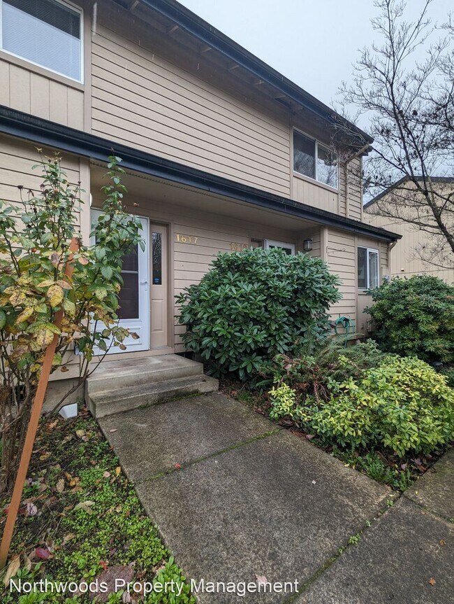 2 br, 2 bath House 1617 Oak Patch Rd Rental House Rental in Eugene