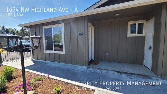 Photo - 1654 NW Highland Ave Unit A