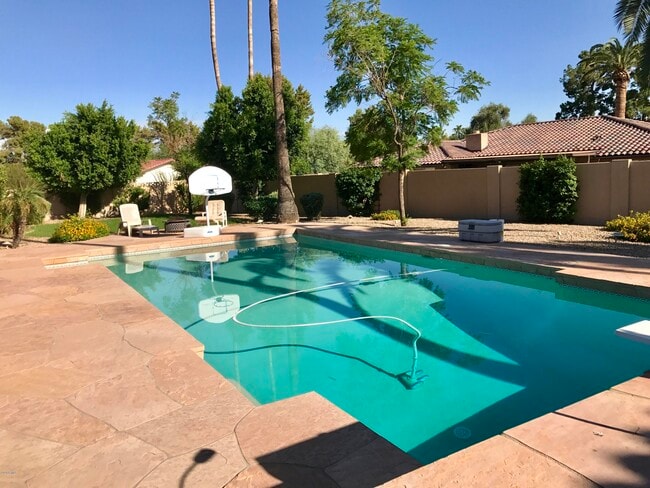 Photo - 185 E Cercado Ln
