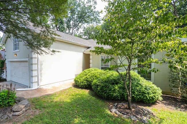 1004 Elmshade Ln