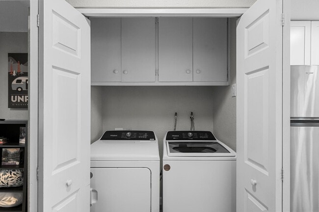 Photo - 208 E Oxford Dr