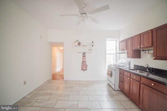 Photo - 2422 Poplar St