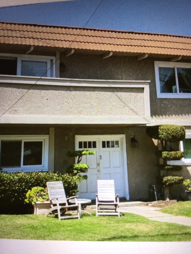 Building Photo - 2305 Rockefeller Ln Unit A Rental
