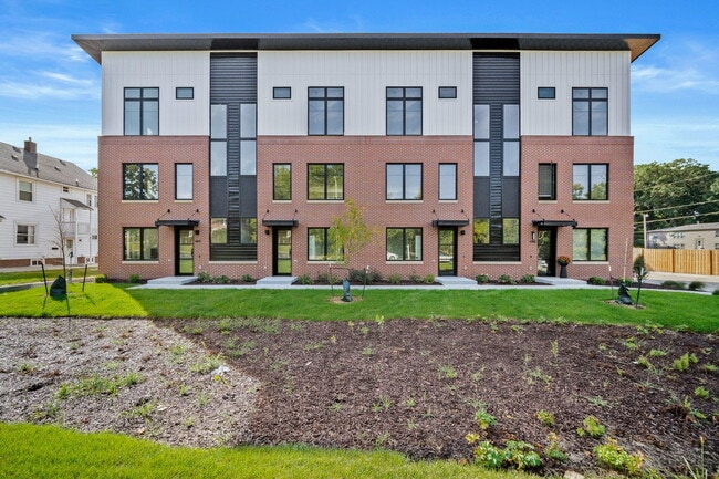 Building Photo - 4844 Ingersoll Ave