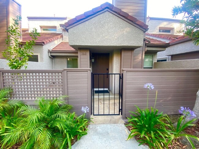 Photo - Wonderfully located 3bed, 3 bath in the heart of Westlake VIllage