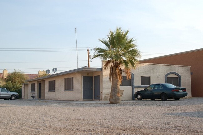 Building Photo - SAND2241 Unit 2