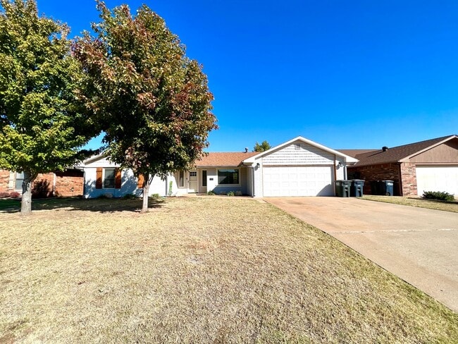 Building Photo - AVAILABLE NOW!