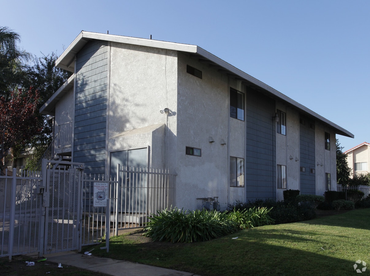 Courtyard Apartments - Courtyard Apartments