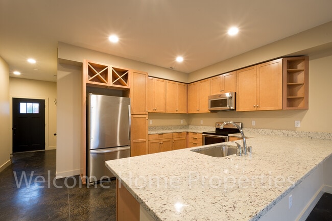 Building Photo - 72 NE Hadley Way Unit 72 Hadley #2