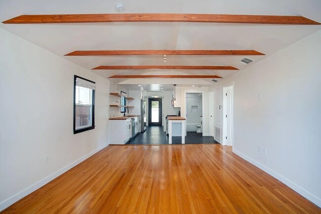 Photo - 2956 Finch St